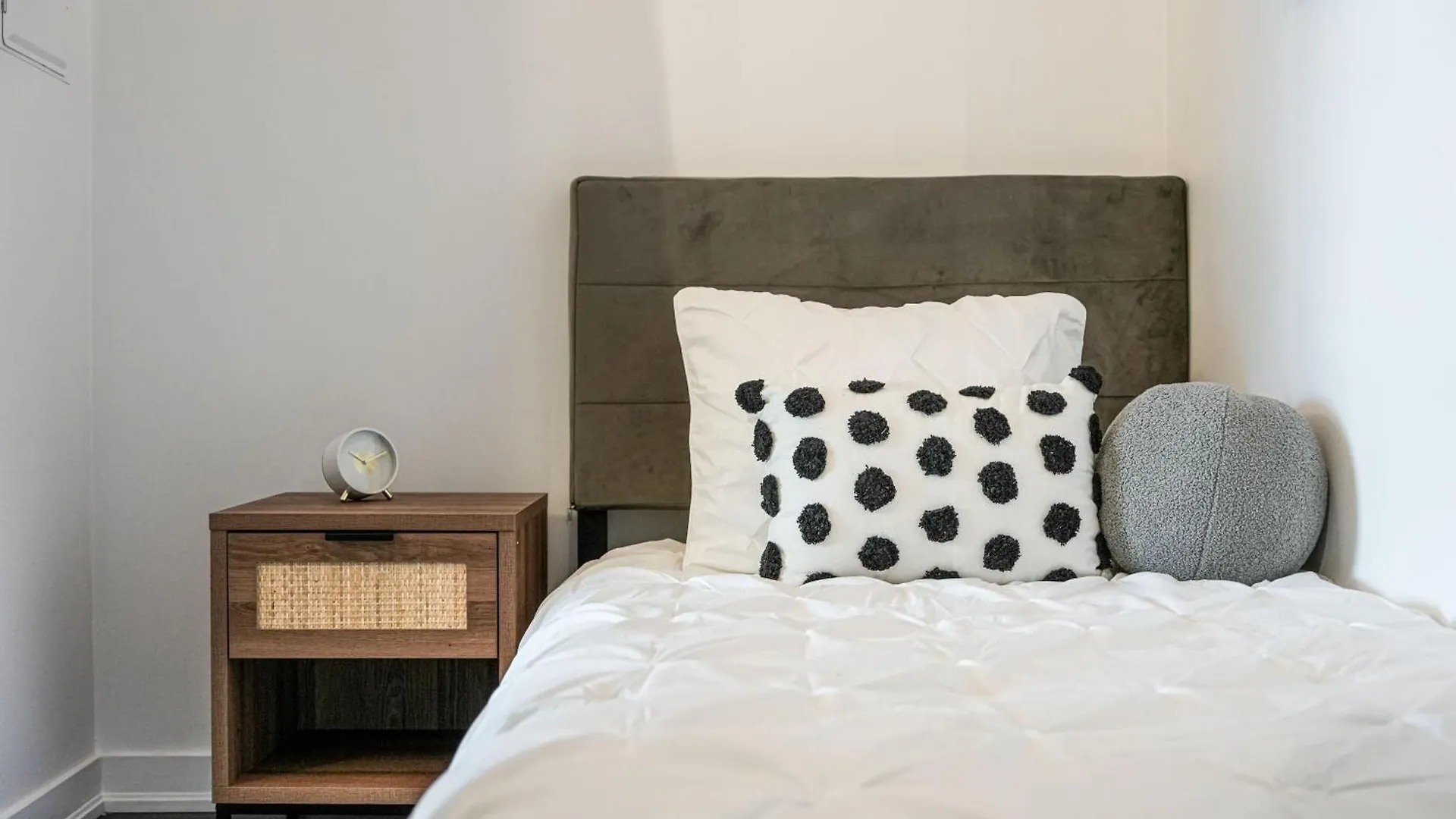 Royal York Suites Toronto Apartment