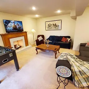 Apartment Quiet And Spacious 2 Bedroom Private Unit, Toronto