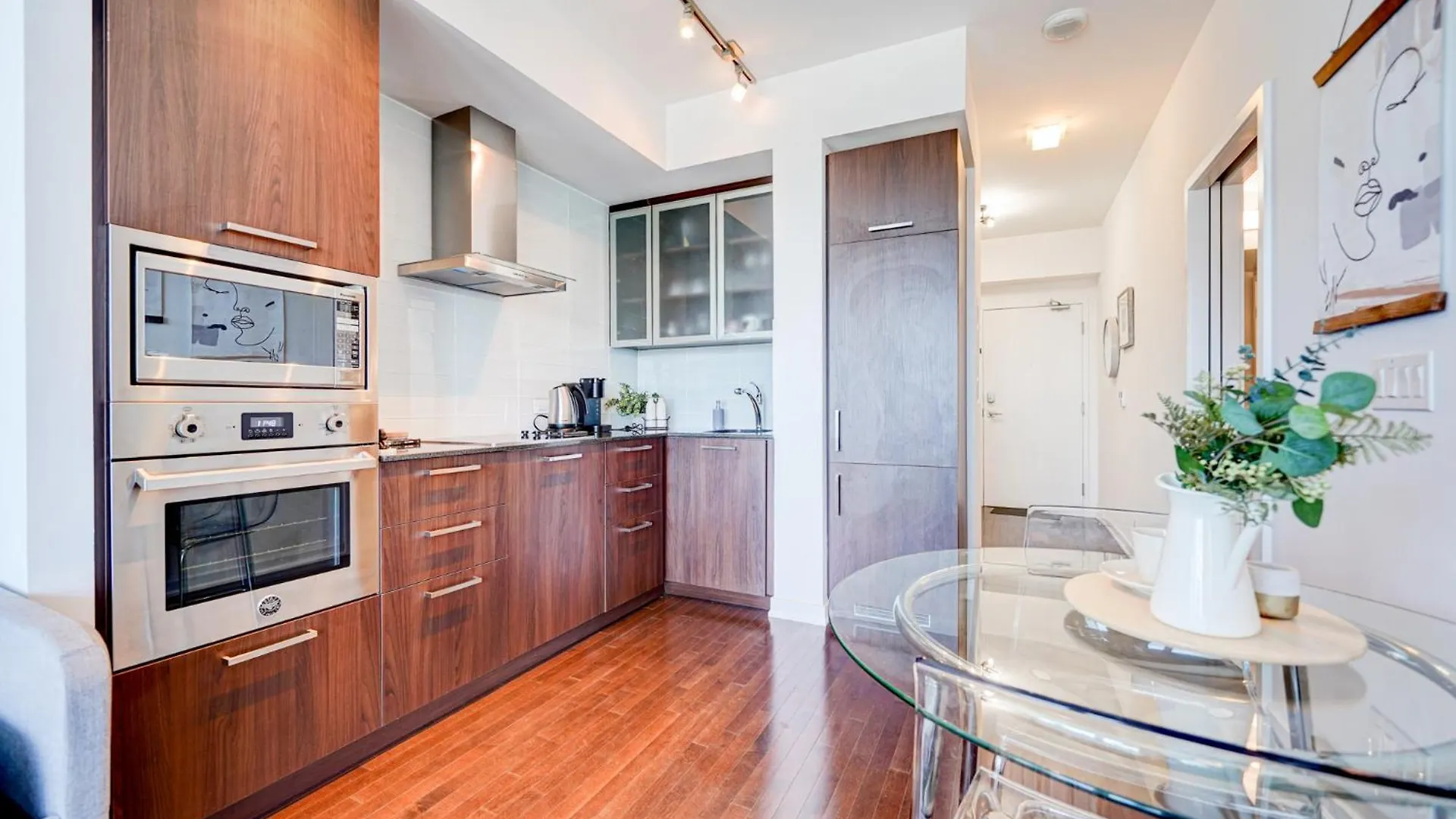 Royal York Suites Toronto Apartment